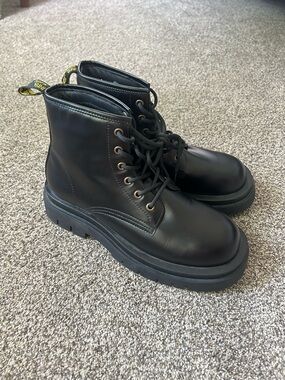 Hector Maden Black Combat Boots For Men
